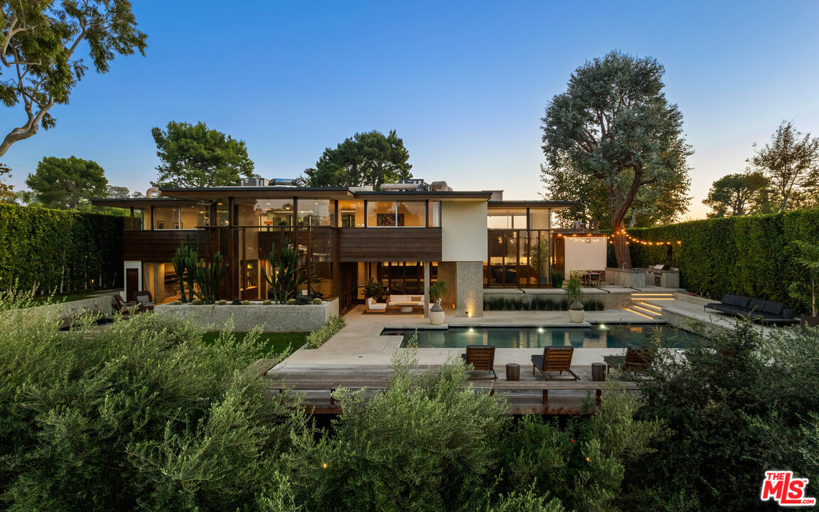 1875 Carla Ridge Beverly Hills CA 90210