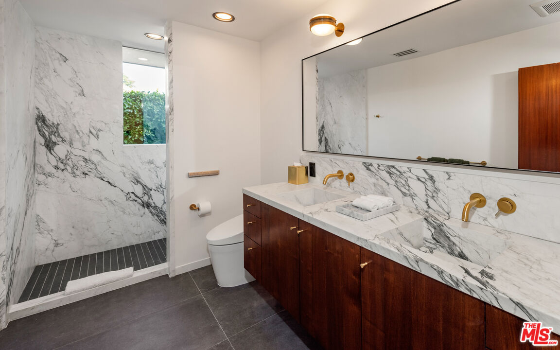 1875 Carla Ridge Beverly Hills CA 90210