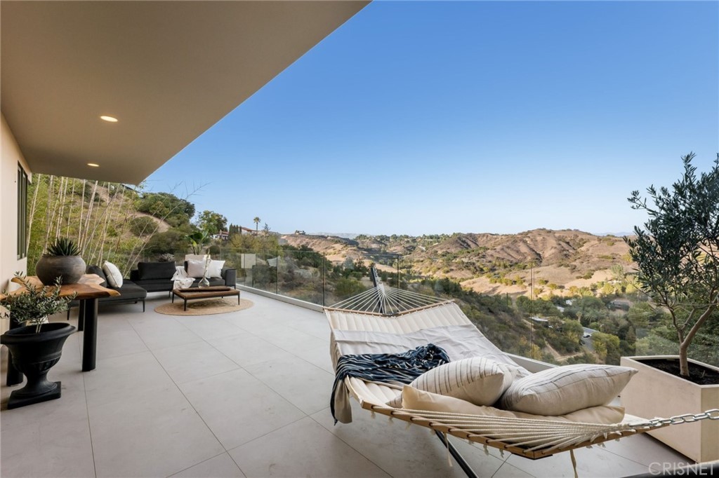 21925 Altaridge Drive Topanga CA 90290