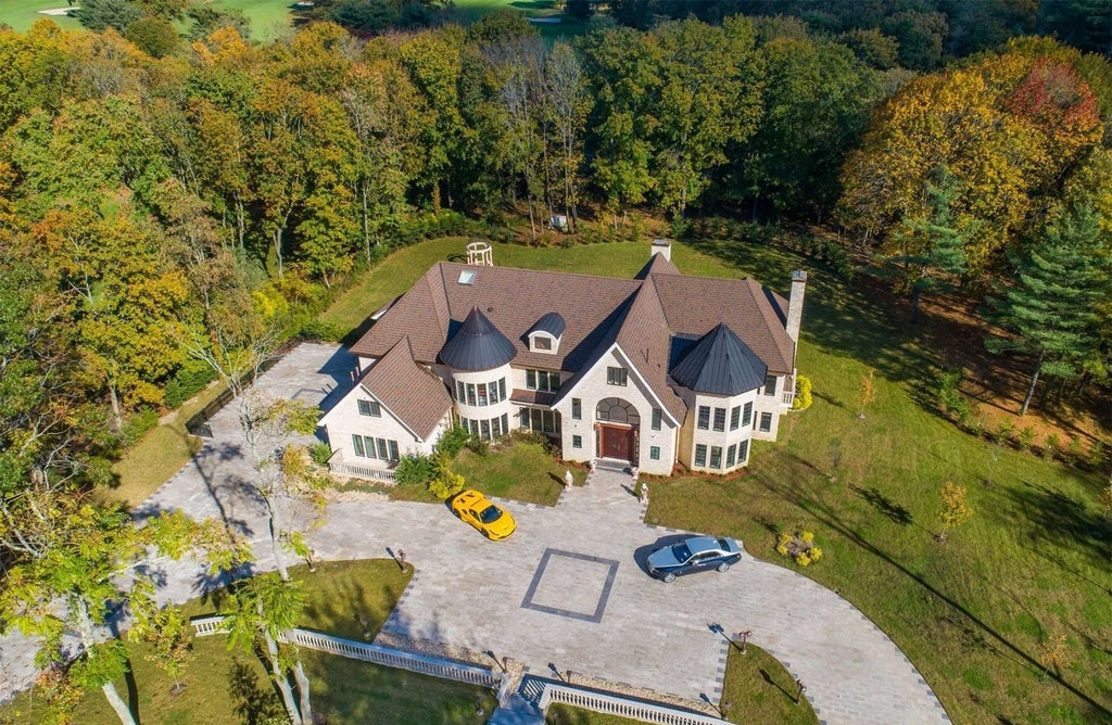 2 Brook Lane Brookville NY 11545