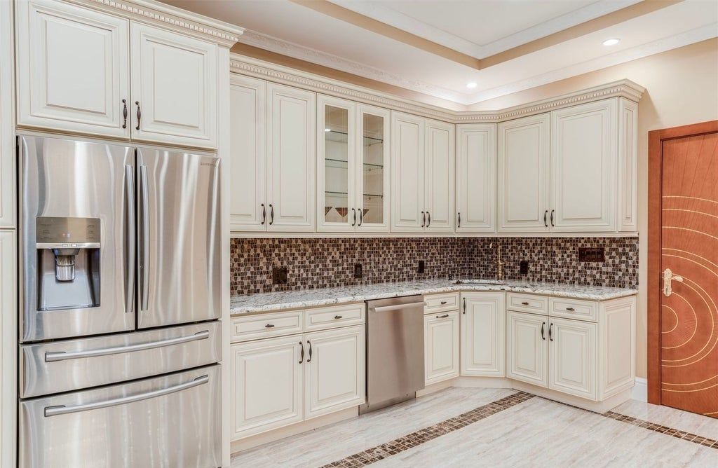 2 Brook Lane Brookville NY 11545
