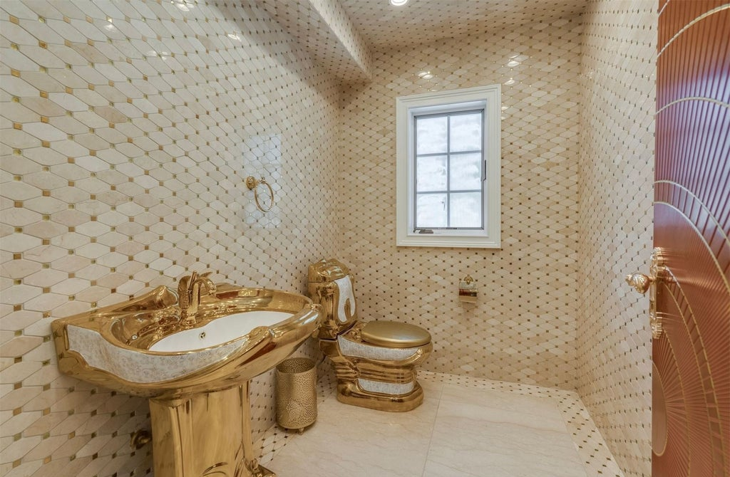 2 Brook Lane Brookville NY 11545