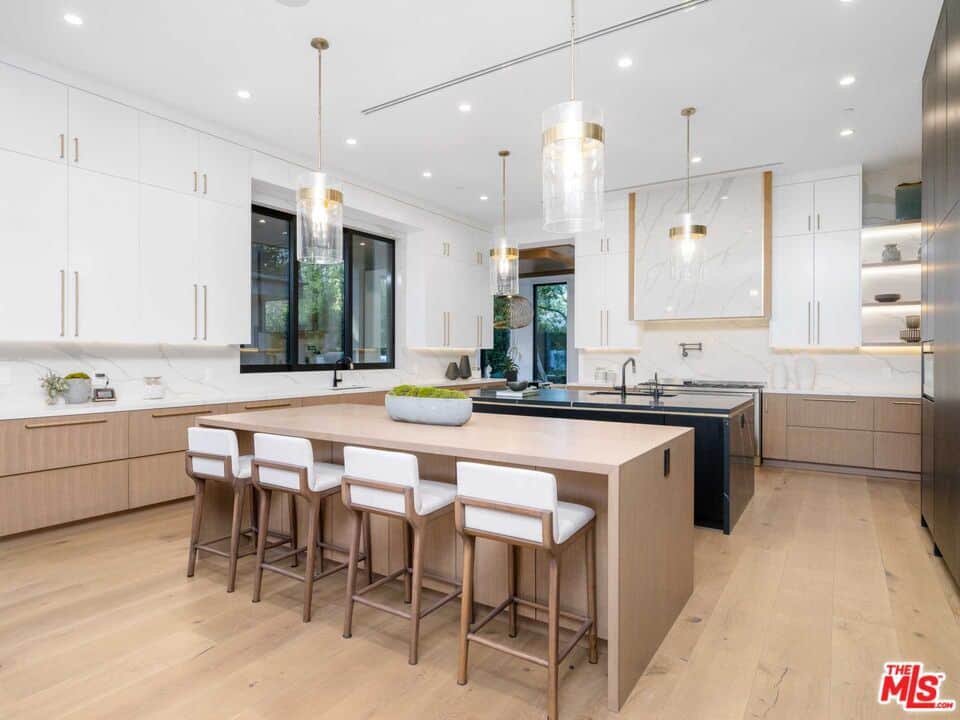 4565 Encino Avenue ENCINO CA 91316