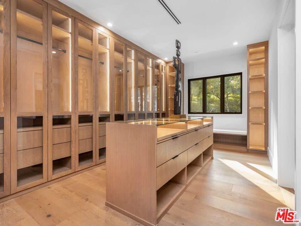 4565 Encino Avenue ENCINO CA 91316