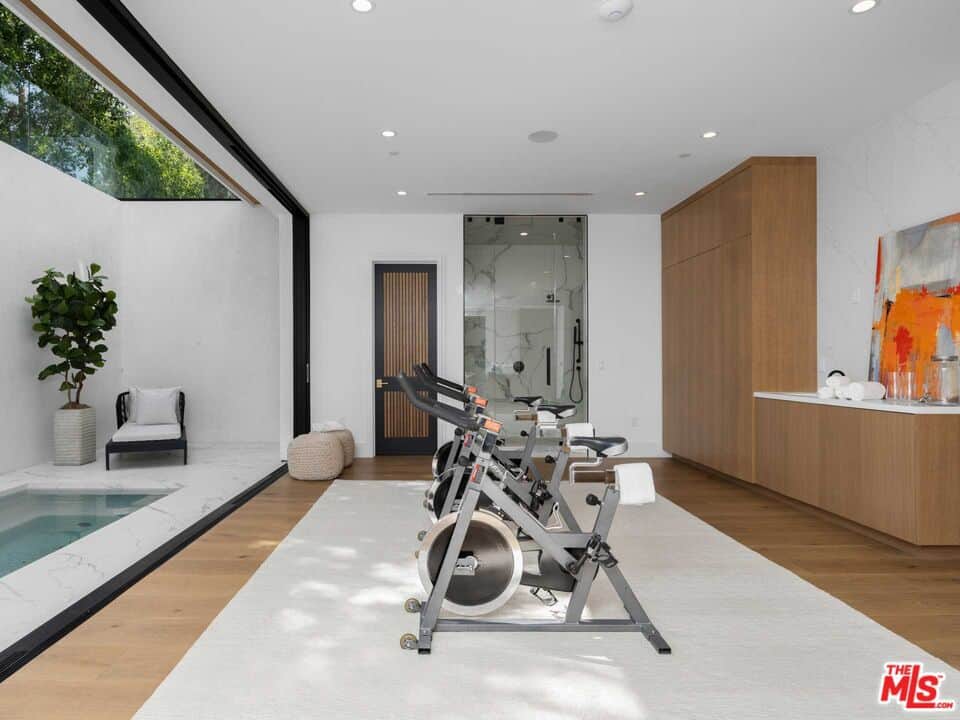 4565 Encino Avenue ENCINO CA 91316