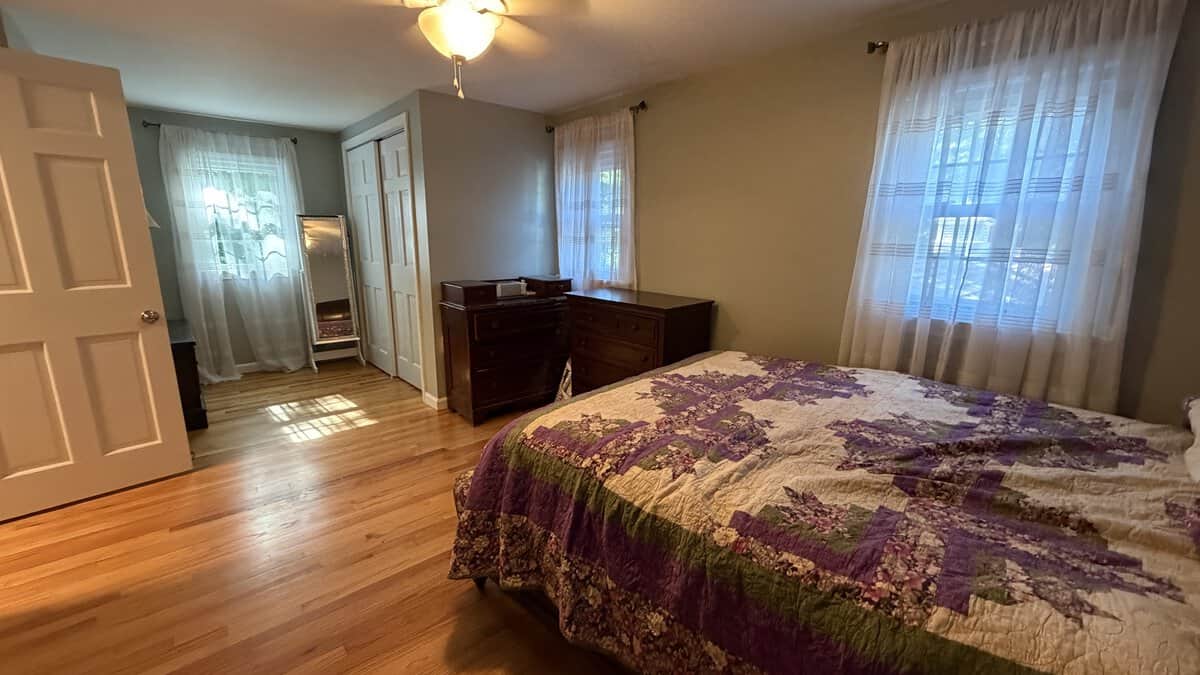 Easthampton MA 01027