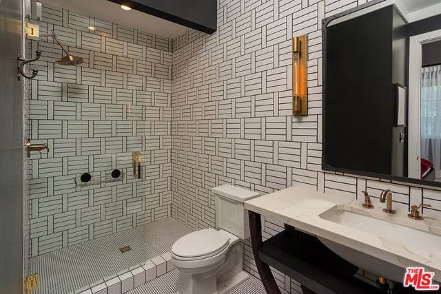 16174 Woodvale Road Encino CA 91436