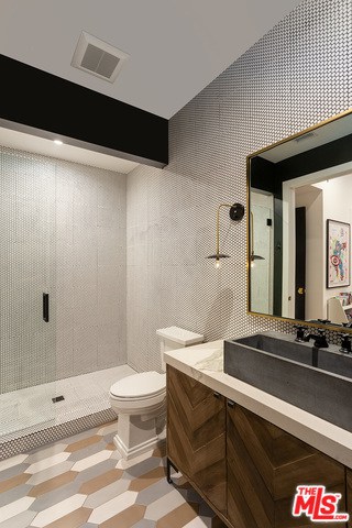 16174 Woodvale Road Encino CA 91436