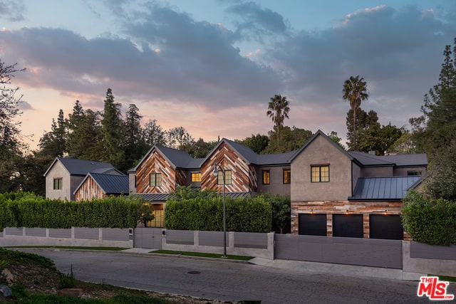 16174 Woodvale Road Encino CA 91436