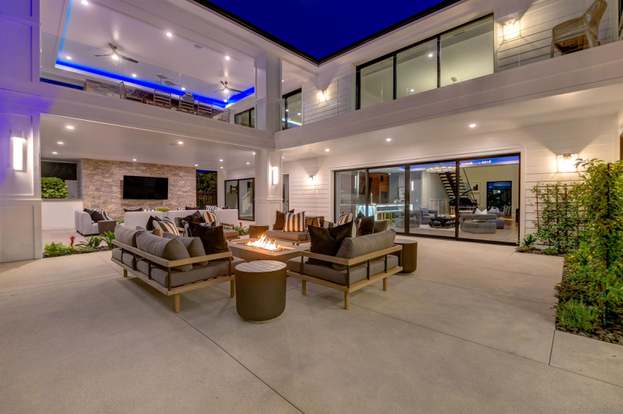 6389 Castejon Drive La Jolla CA 92037