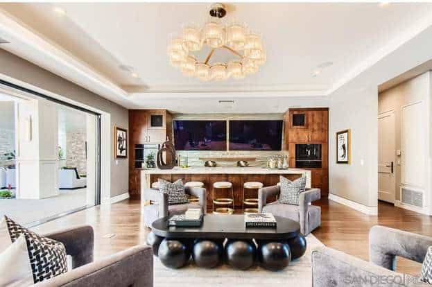 6389 Castejon Drive La Jolla CA 92037