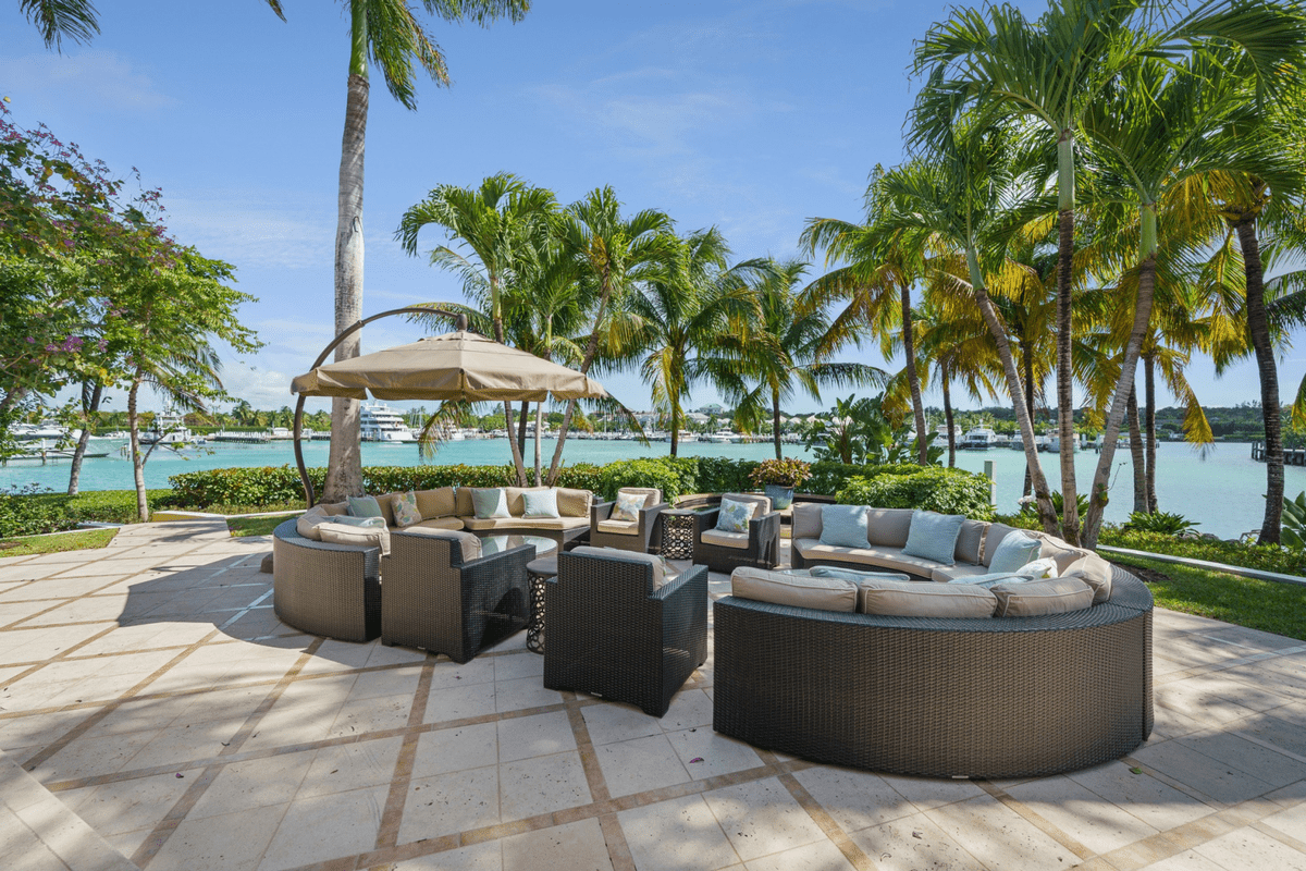 Paradise Island Drive Lyford Cay BS