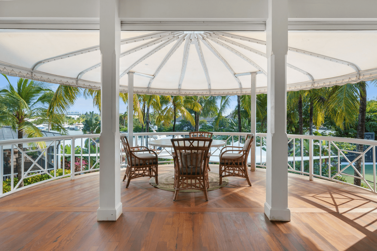 Paradise Island Drive Lyford Cay BS