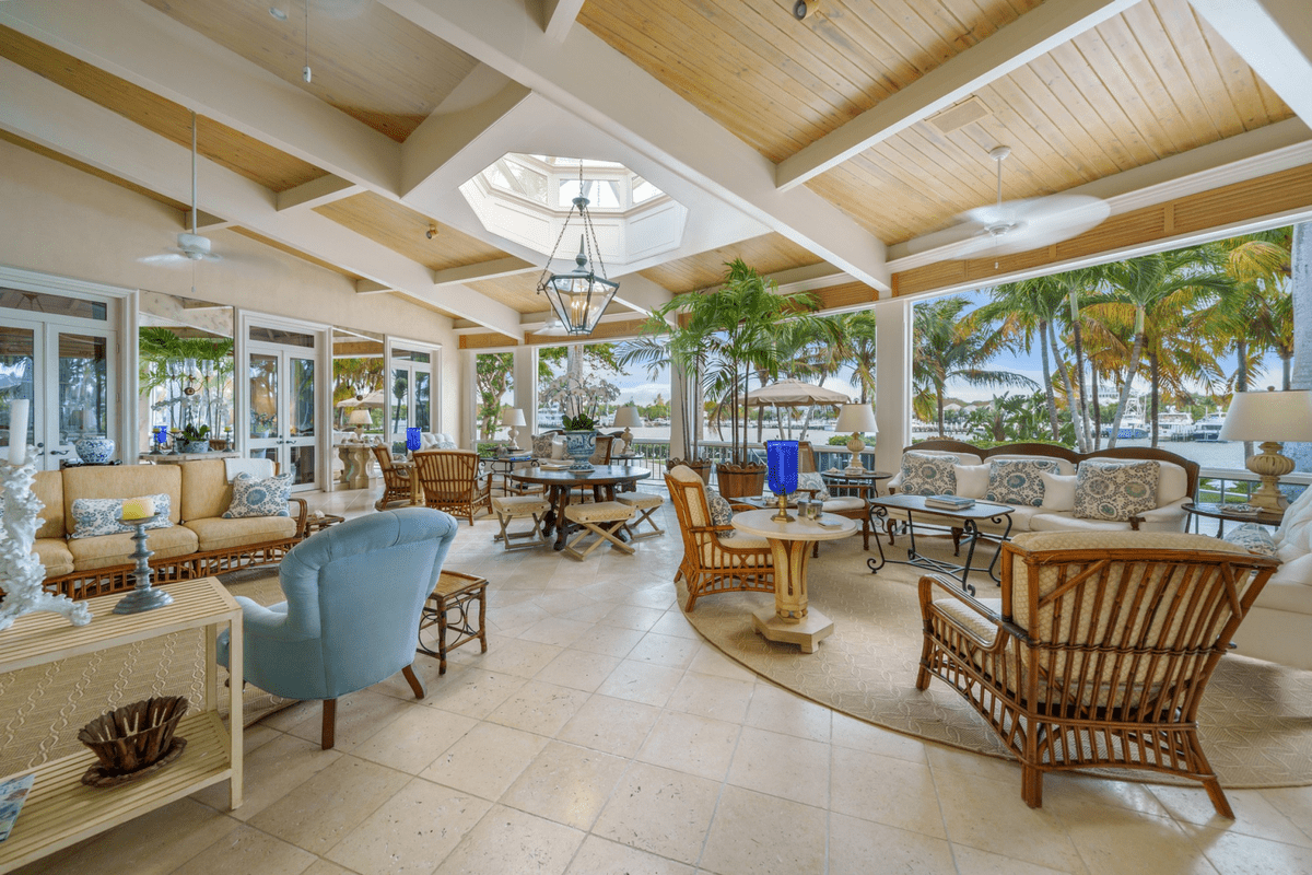 Paradise Island Drive Lyford Cay BS