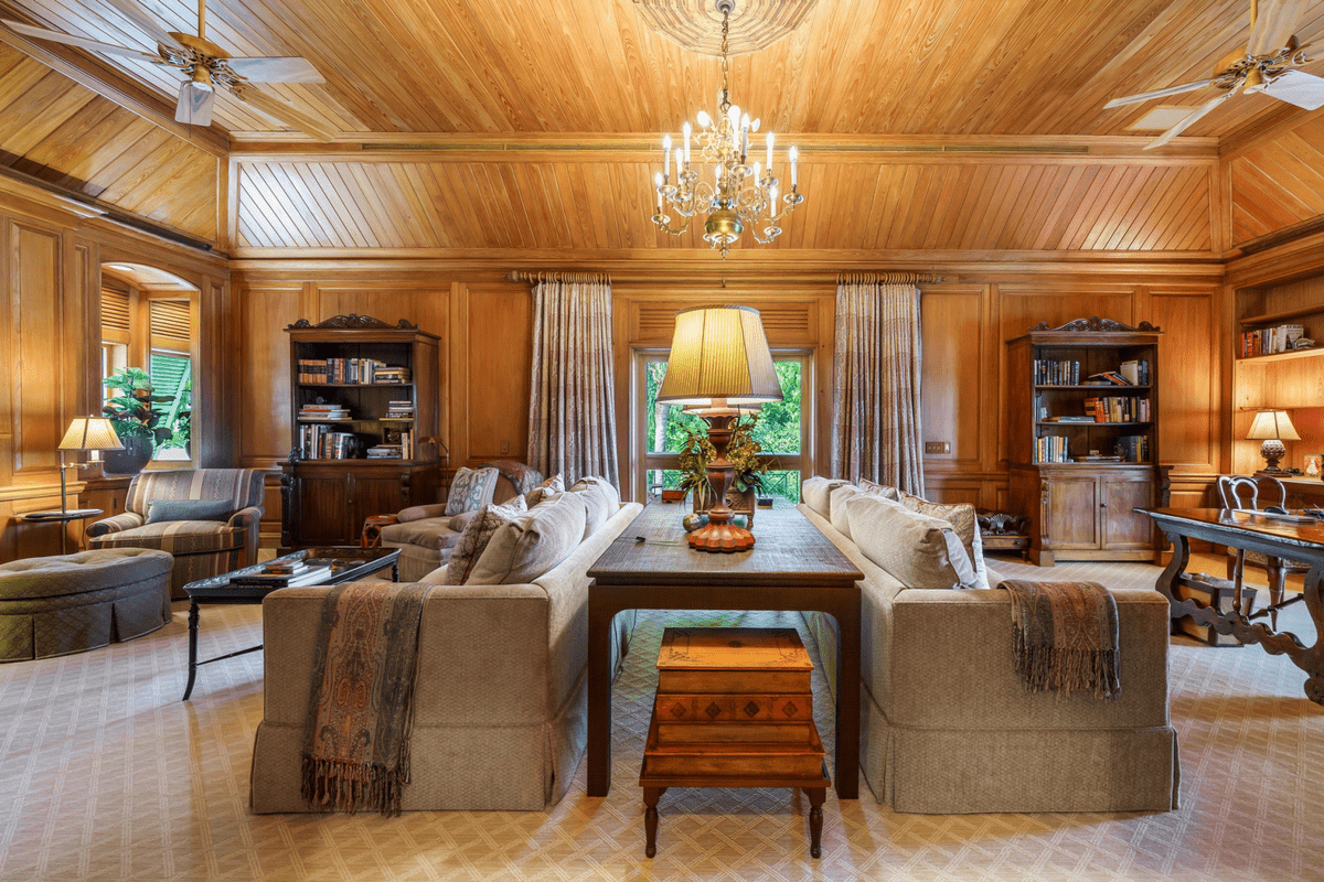Paradise Island Drive Lyford Cay BS