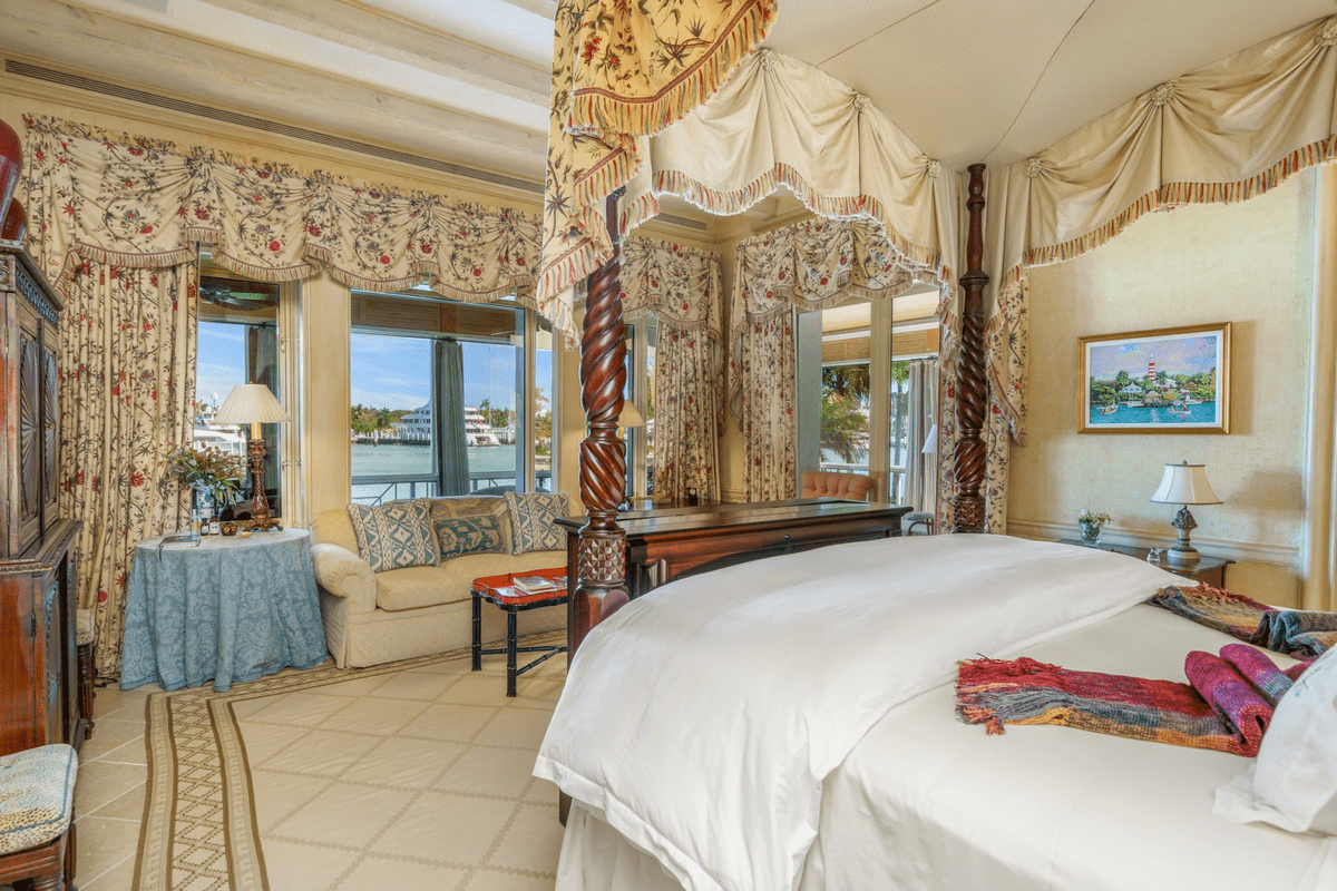 Paradise Island Drive Lyford Cay BS