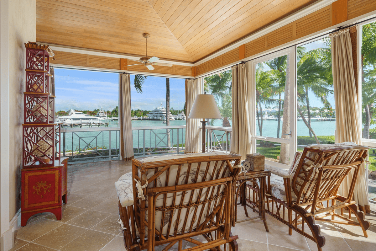 Paradise Island Drive Lyford Cay BS