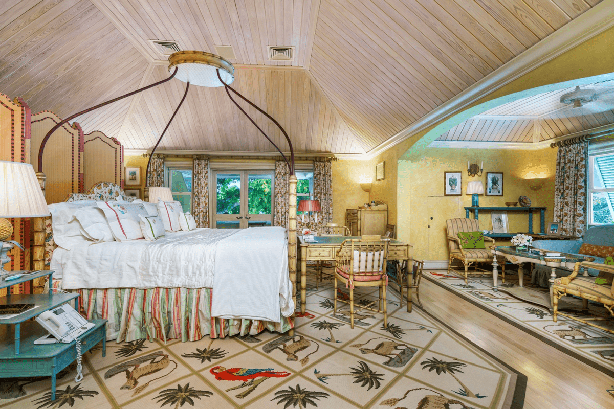 Paradise Island Drive Lyford Cay BS