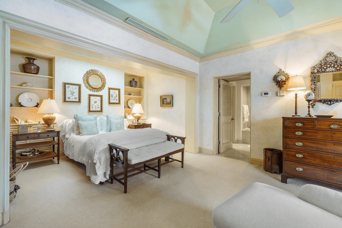 Paradise Island Drive Lyford Cay BS