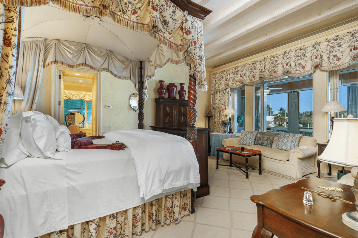 Paradise Island Drive Lyford Cay BS