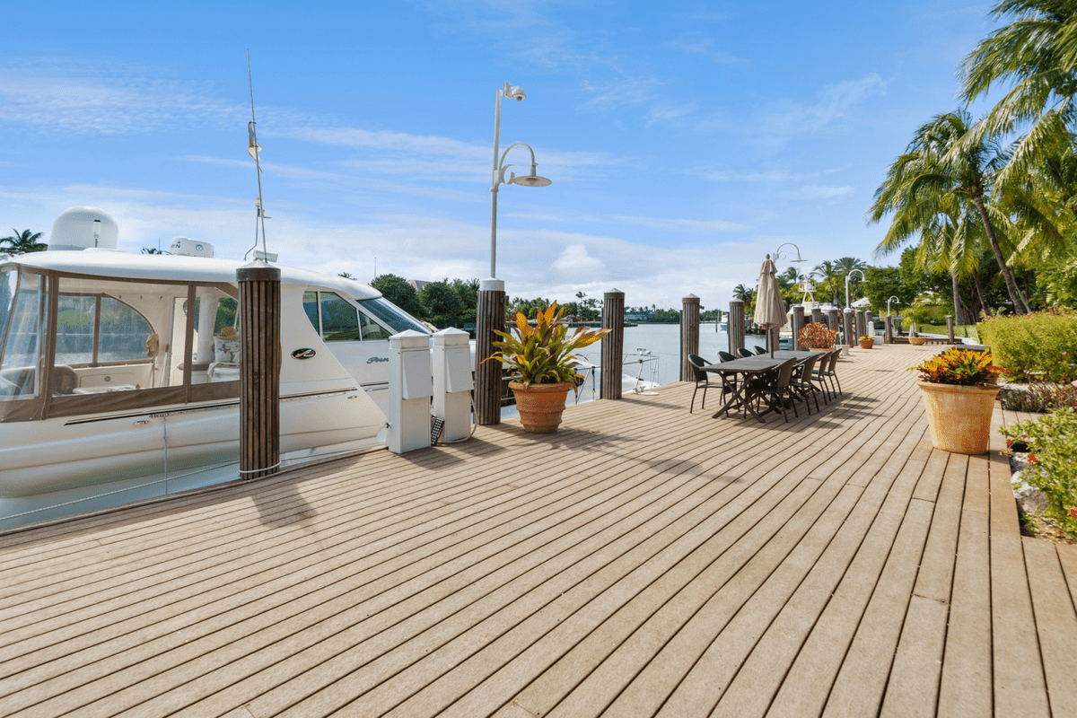 Paradise Island Drive Lyford Cay BS