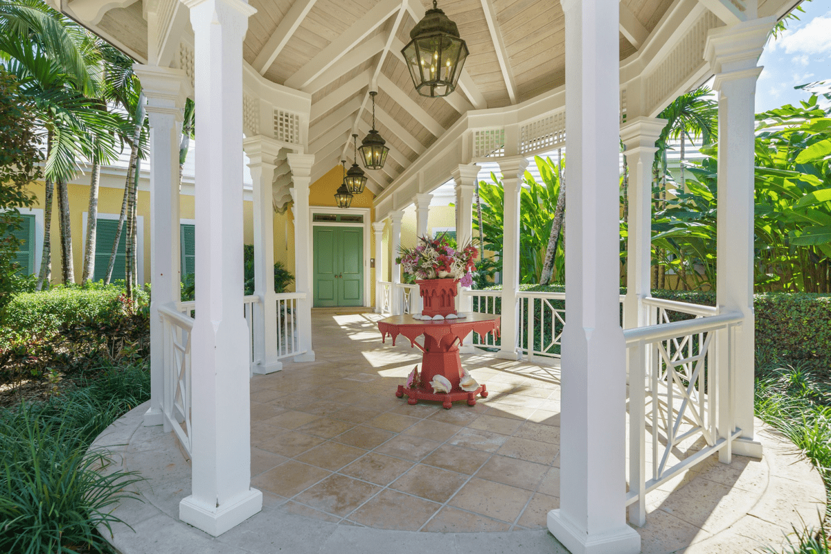 Paradise Island Drive Lyford Cay BS