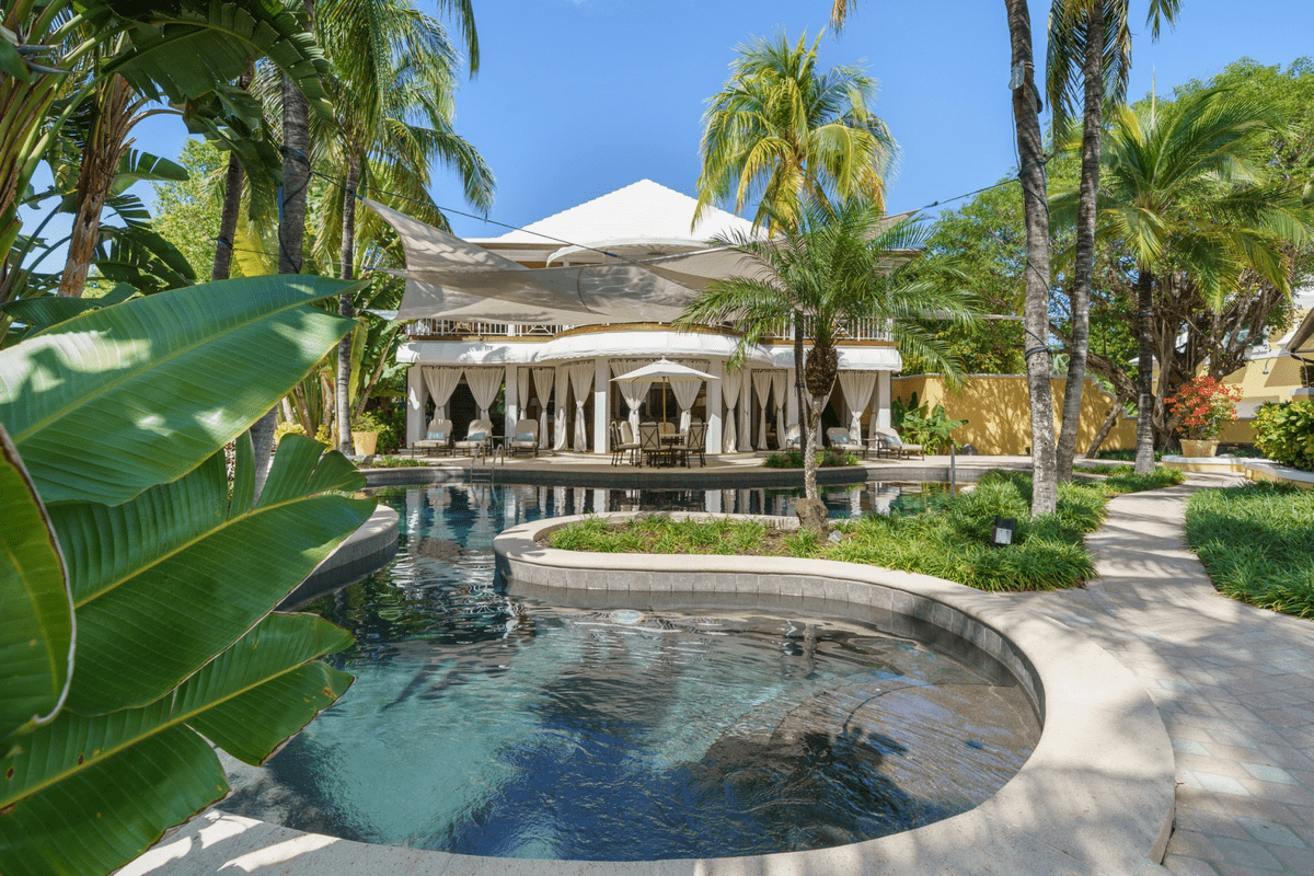 Paradise Island Drive Lyford Cay BS