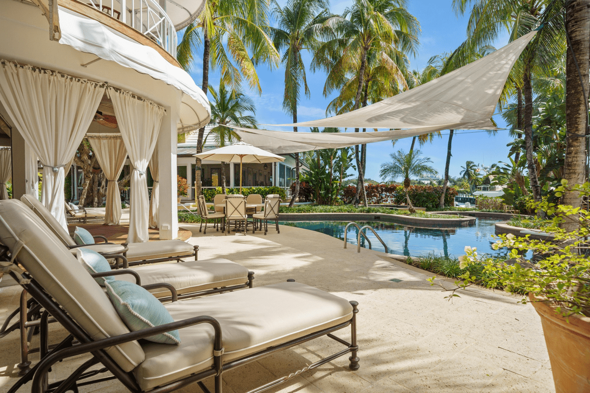 Paradise Island Drive Lyford Cay BS
