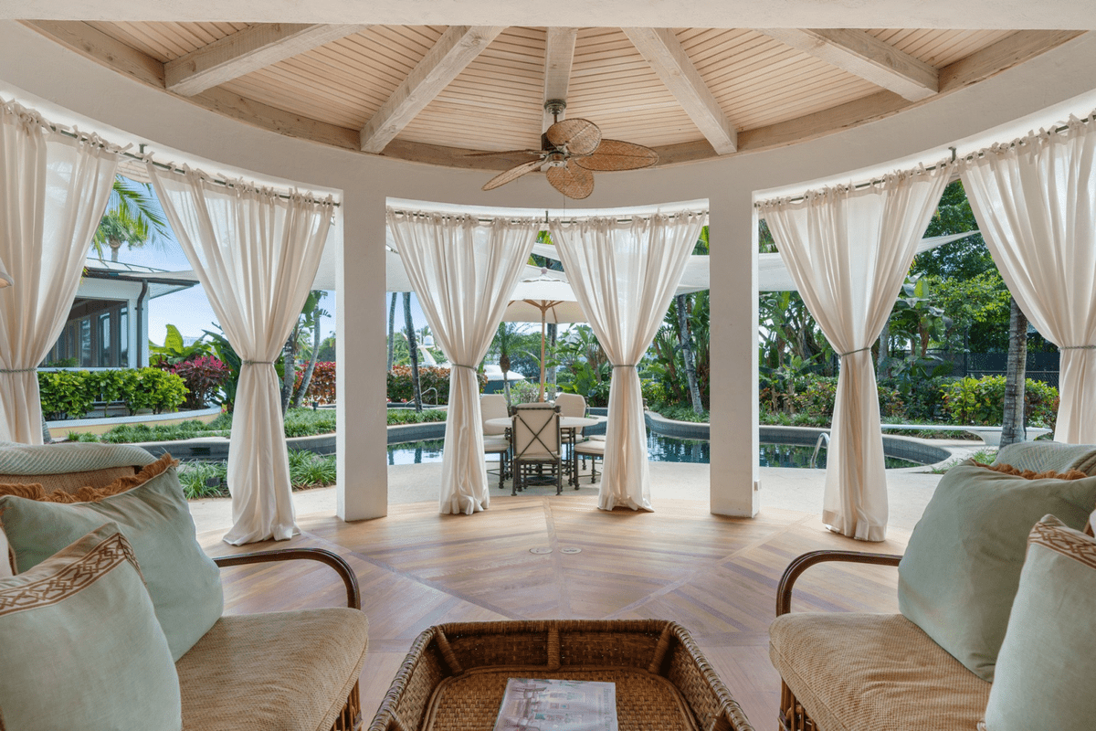 Paradise Island Drive Lyford Cay BS