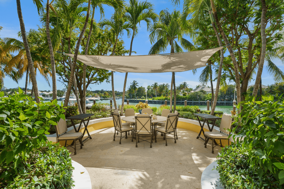 Paradise Island Drive Lyford Cay BS