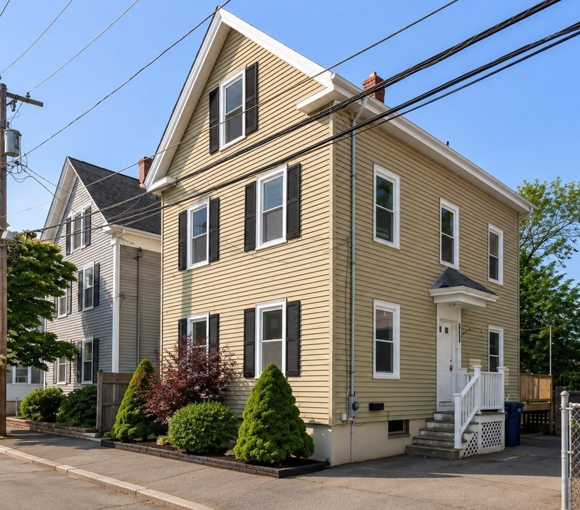 Amesbury MA, 30 East Greenwood Street