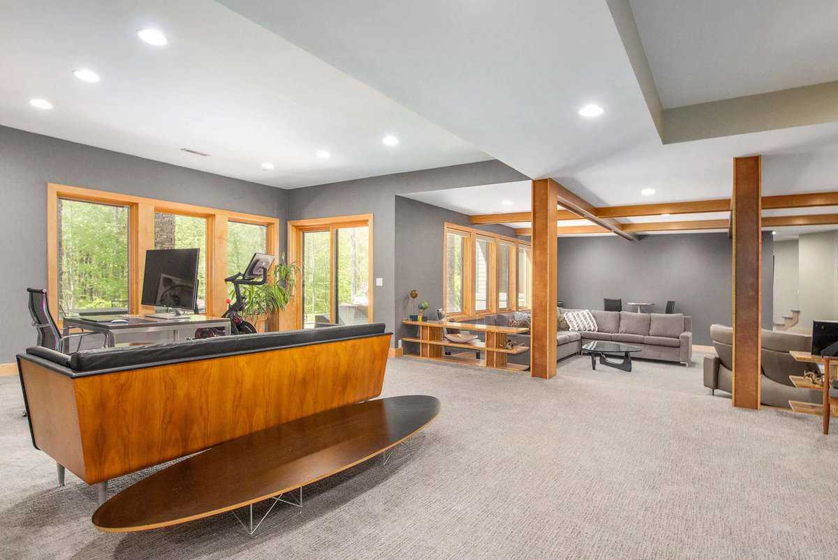 1045 Skyevale Drive NE Ada MI