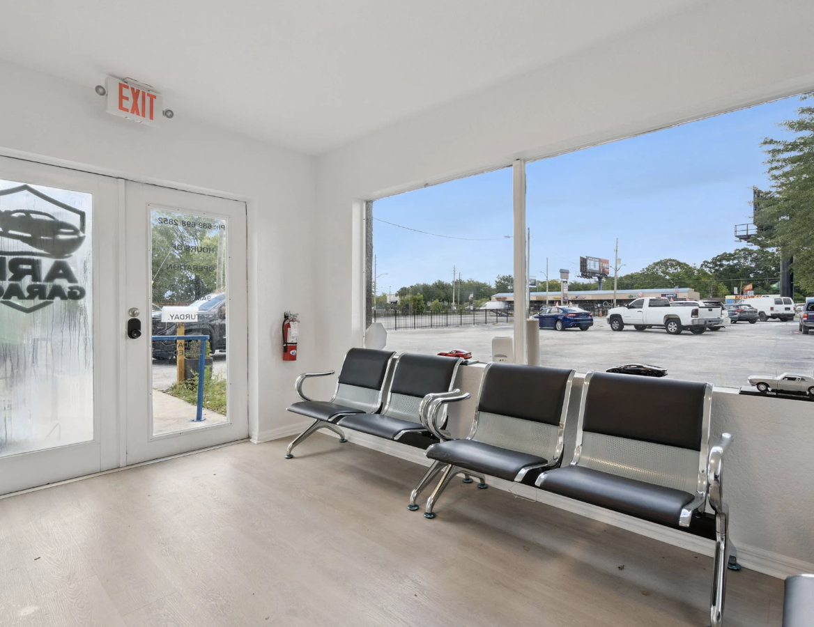 690 N Semoran Boulevard Orlando FL 32807-3335