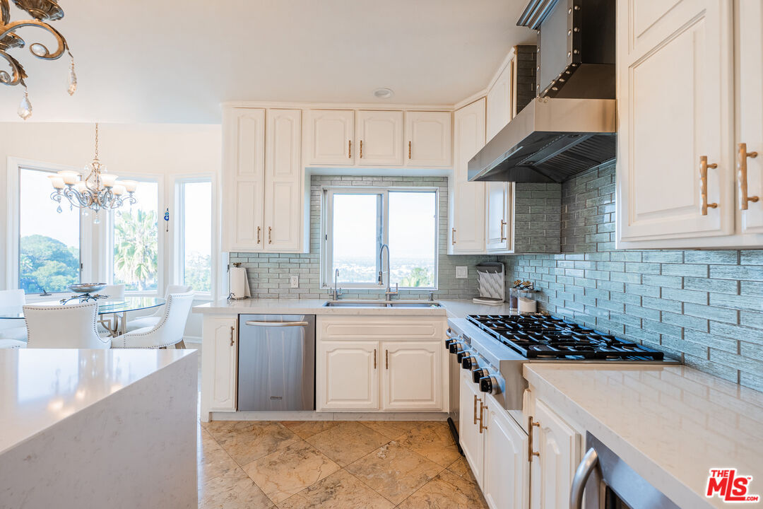 11131 Mountcastle Drive Studio City CA 91604