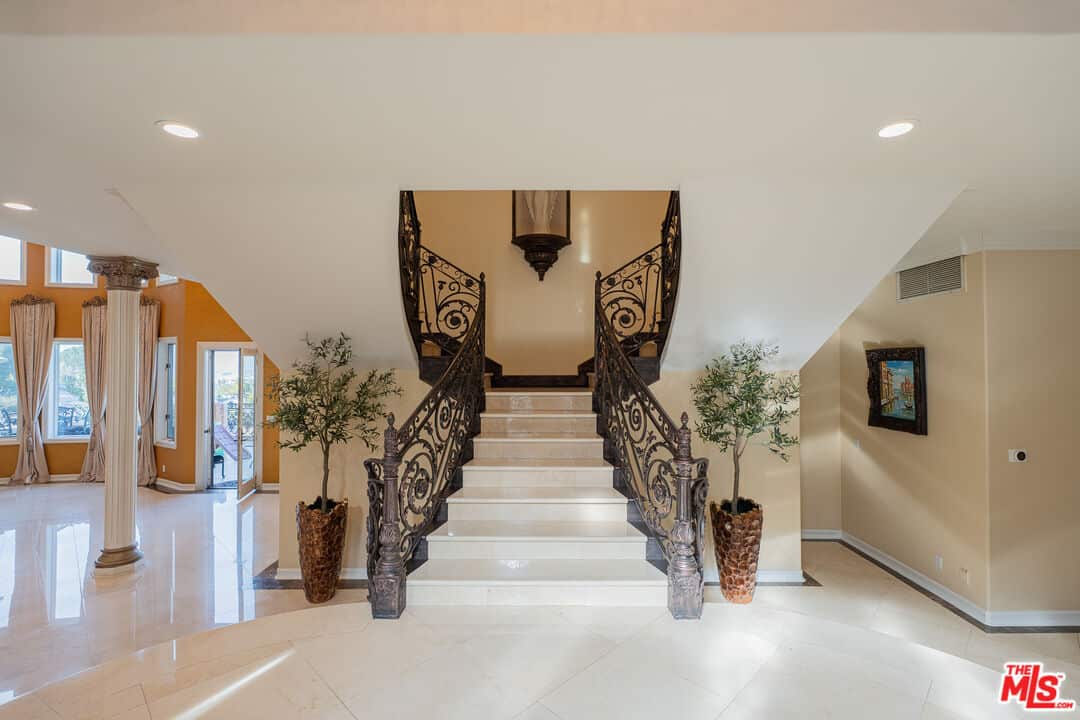 11131 Mountcastle Drive Studio City CA 91604