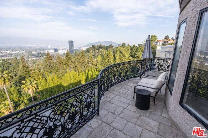 11131 Mountcastle Drive Studio City CA 91604