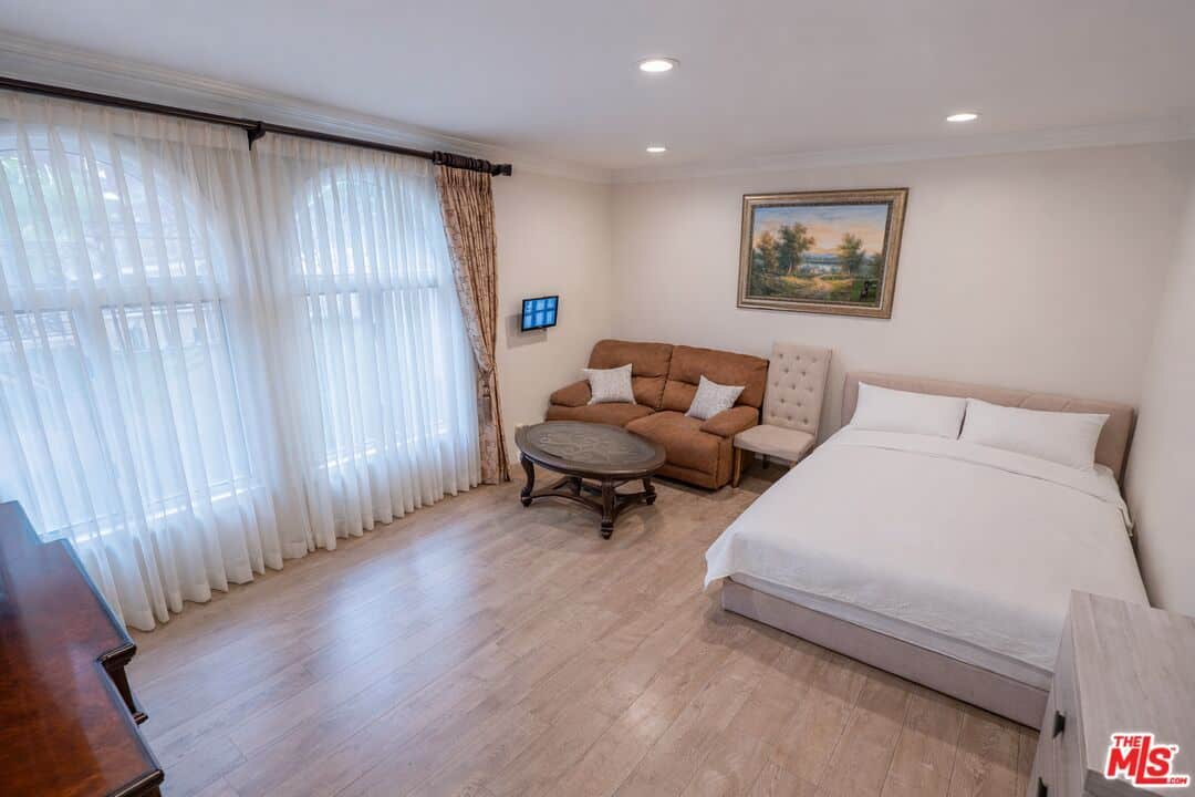 11131 Mountcastle Drive Studio City CA 91604