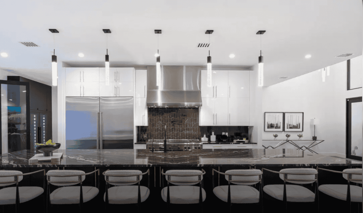 8037 N 7th Avenue Phoenix AZ 85021