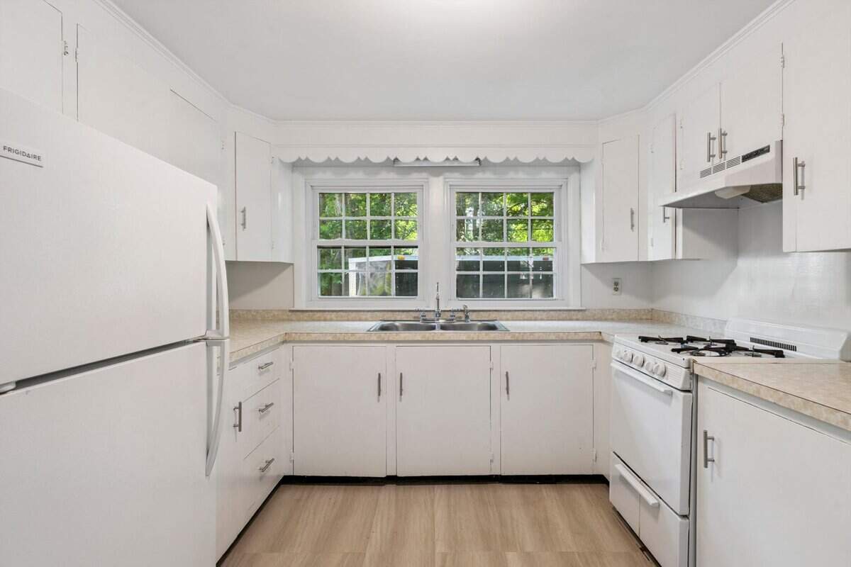 8 Captain's Lane Mattapoisett MA 02739