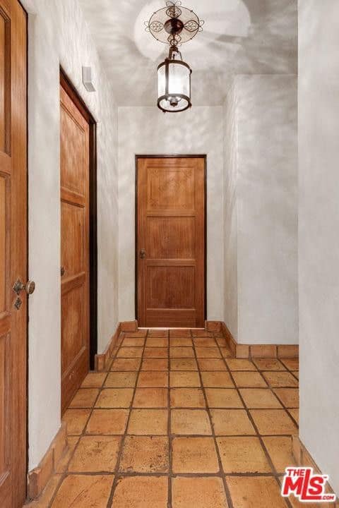 8247 Roxbury Road Los Angeles CA 90069