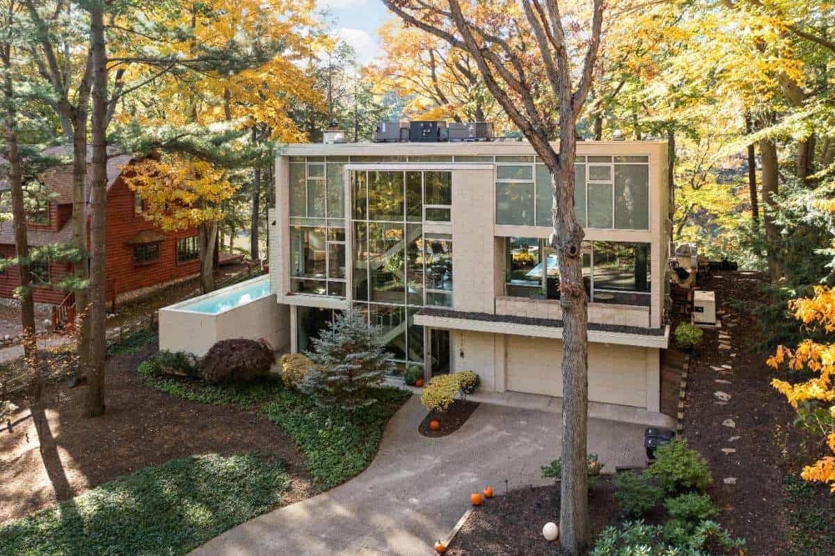 3470 Riverside Drive Saugatuck MI