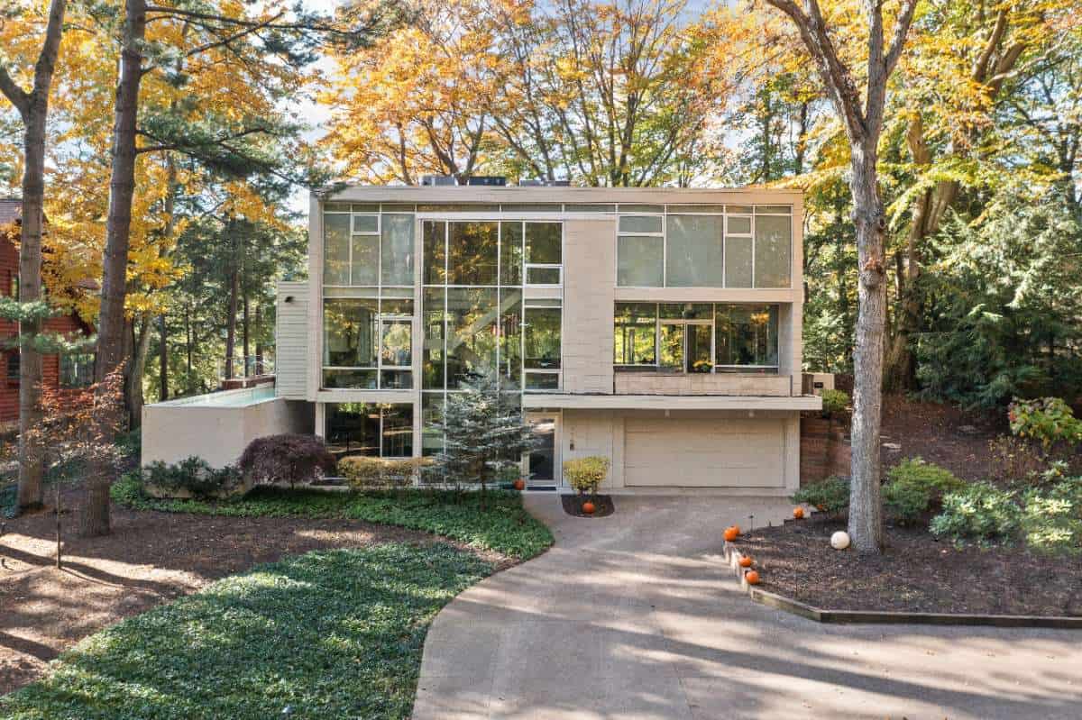 3470 Riverside Drive Saugatuck MI