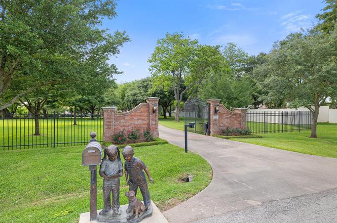 1217 N Horseshoe Drive Sugar Land TX 77478