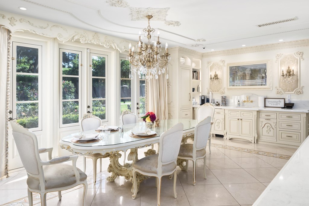 7007 Country Club Drive La Jolla CA 92037