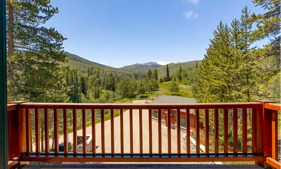 24450 Meadow Road Clark CO 80428