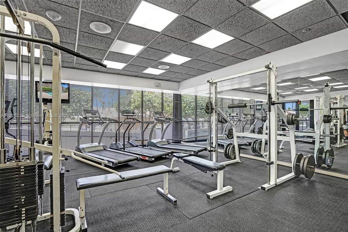 2555 Collins Avenue Miami Beach FL 33140