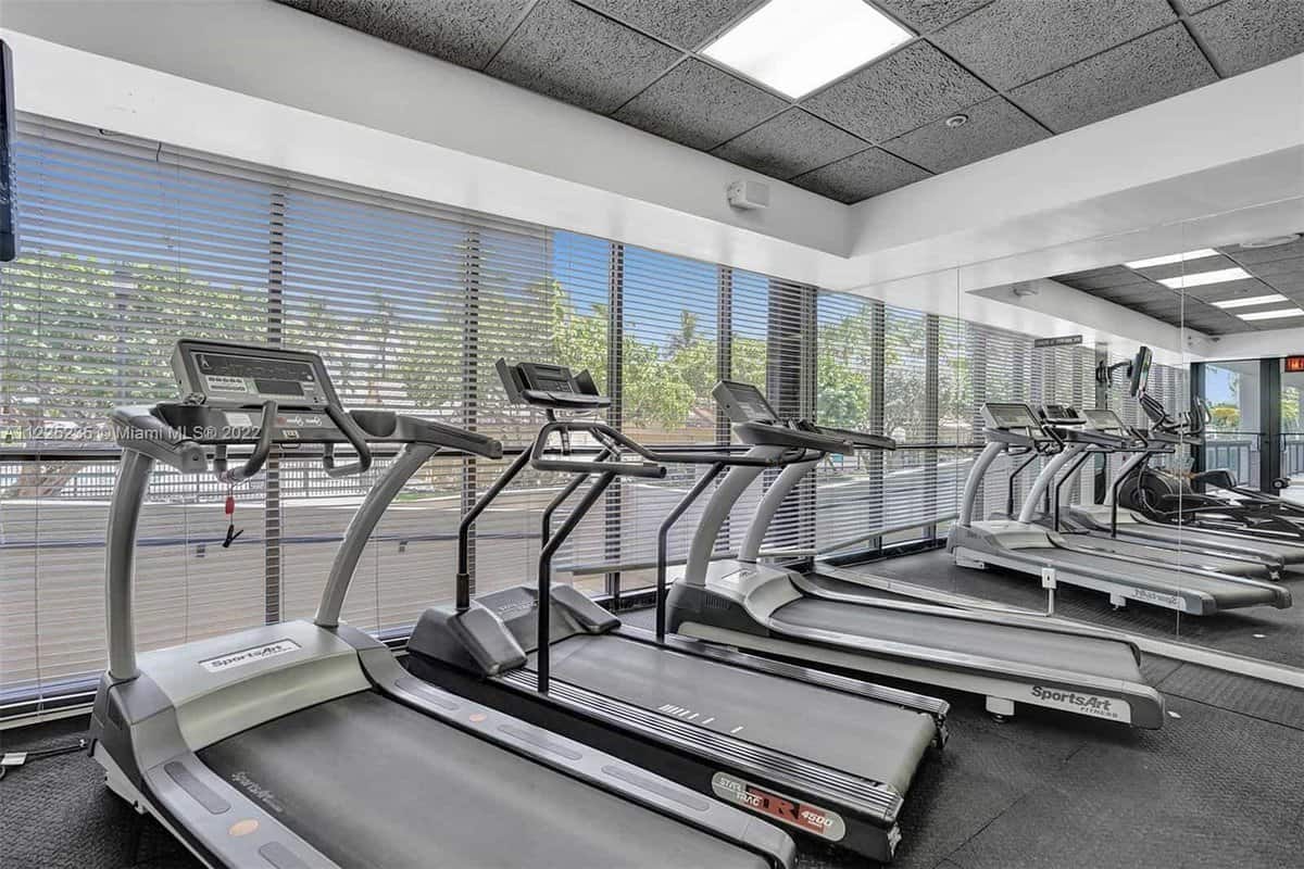 2555 Collins Avenue Miami Beach FL 33140