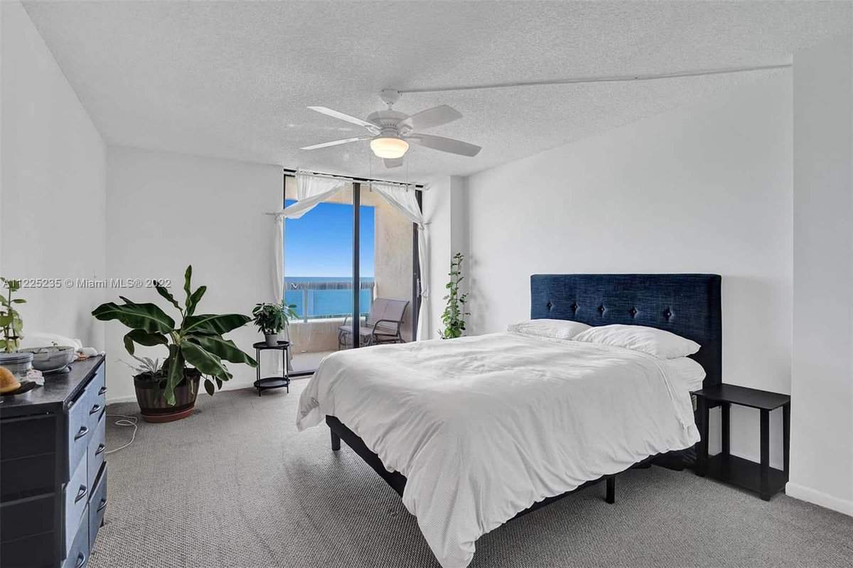 2555 Collins Avenue Miami Beach FL 33140