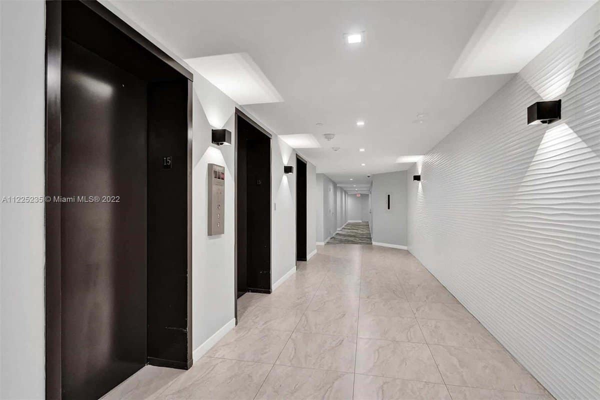 2555 Collins Avenue Miami Beach FL 33140