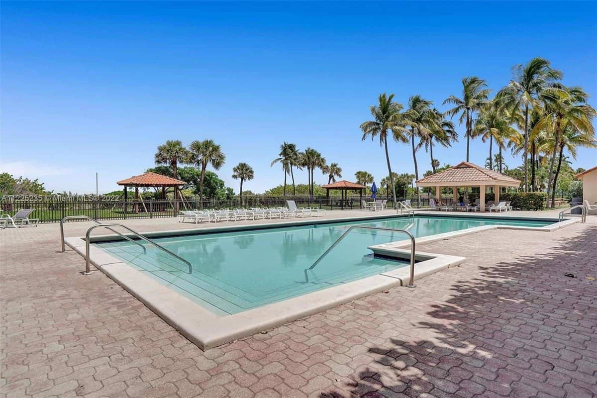 2555 Collins Avenue Miami Beach FL 33140